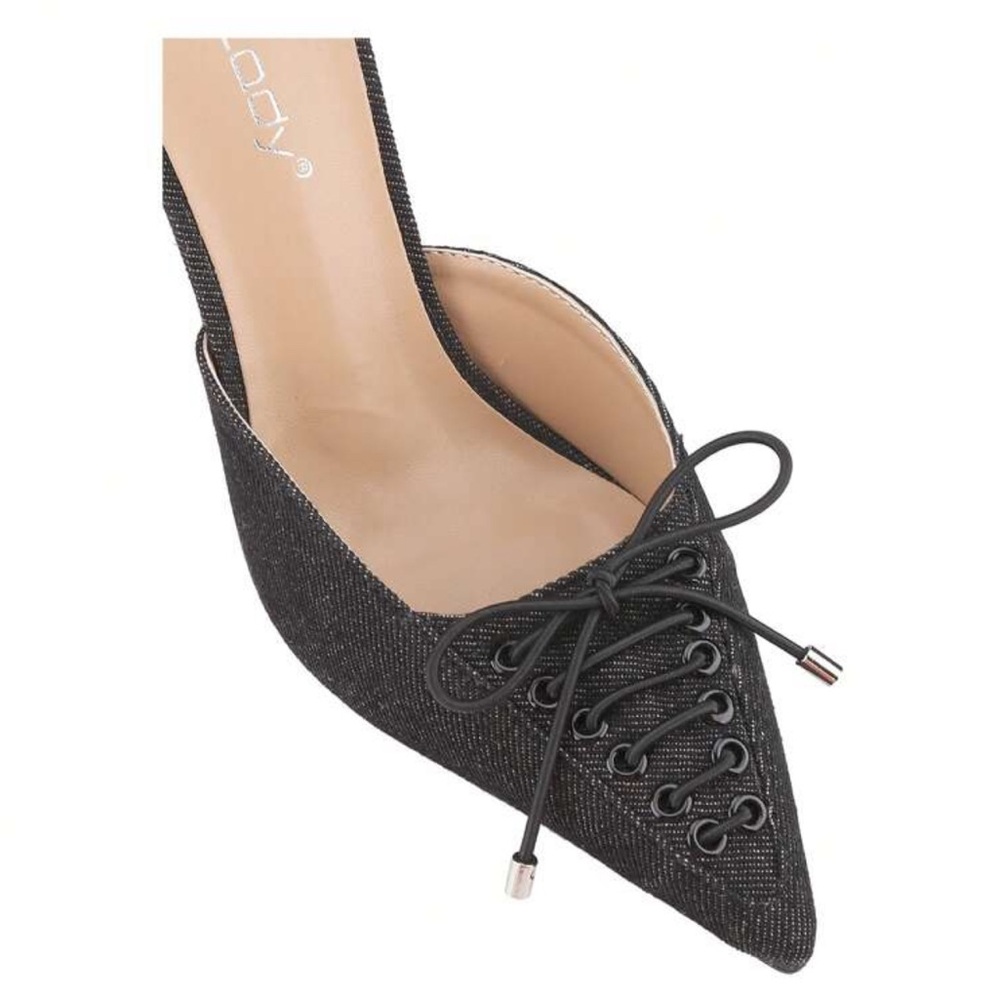 Kitten heel with laces